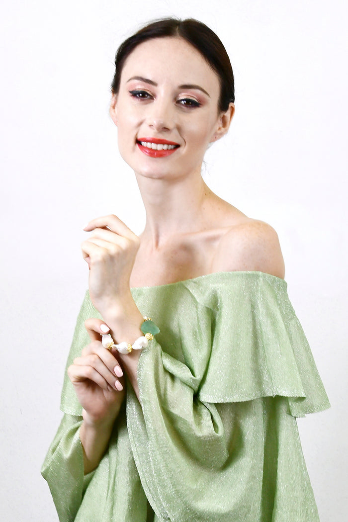 Each pearl is a unique work of art, creating a one-of-a-kind bracelet that effortlessly complements any outfit. Delicately strung and expertly crafted, this bracelet adds a touch of sophistication and natural elegance to your jewelry collection.