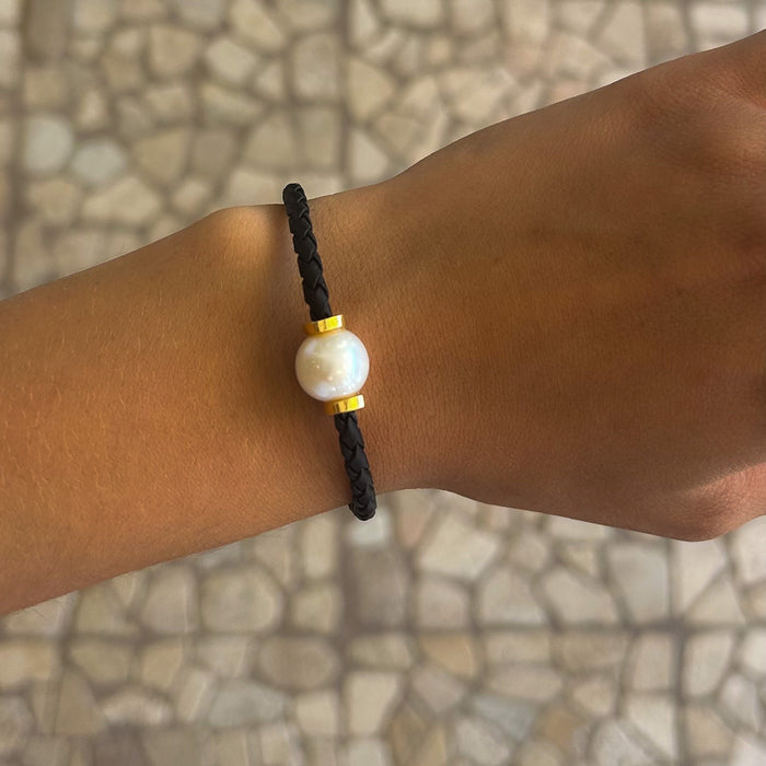 Beach pearl black braid bracelet gold with AAA freshwater pearl and gold vermeil detail