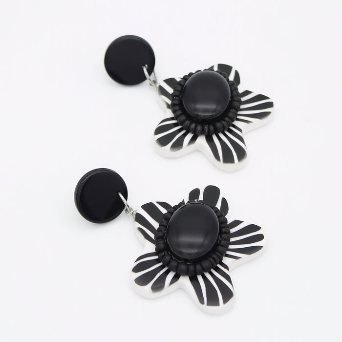 Black Blossom Daisy Earrings
