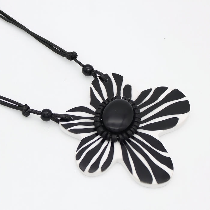 Black Bumble Blossom Daisy Pendant