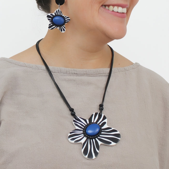 Blue Bumble Blossom Daisy Pendant