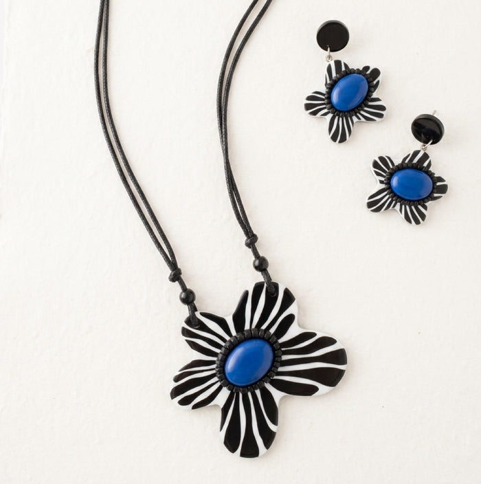 Blue Bumble Blossom Daisy Pendant