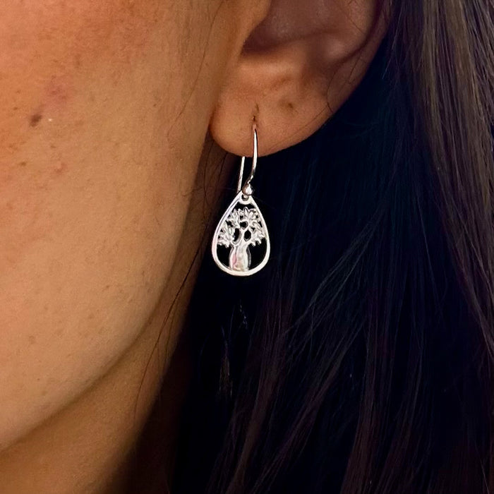 Silver teardrop-shaped earrings silver