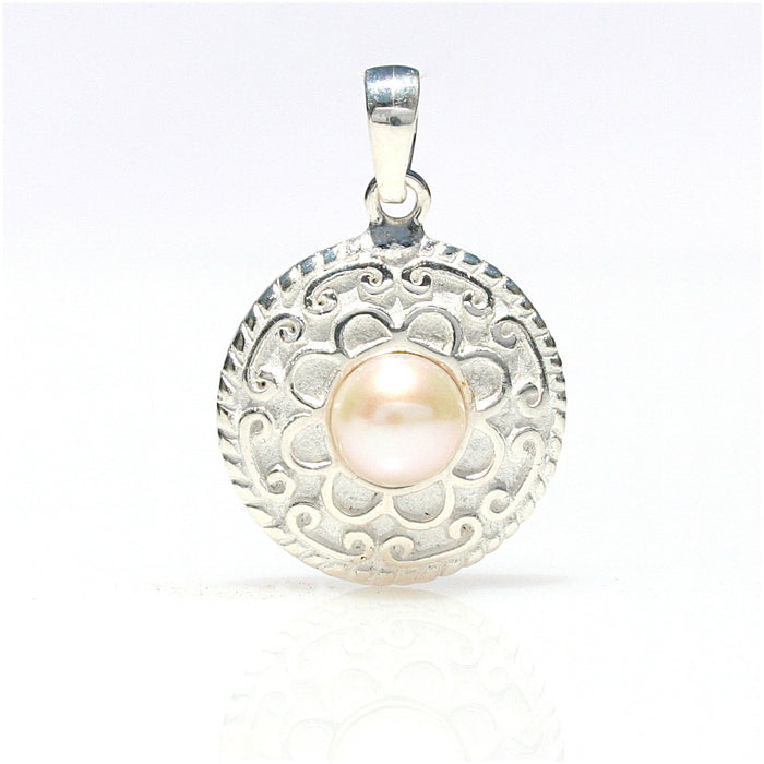 Chinatown Ladies Pearl Pendant in sterling silver featuring a genuine freshwater pearl inspired by Broome’s historic pearling heritage.