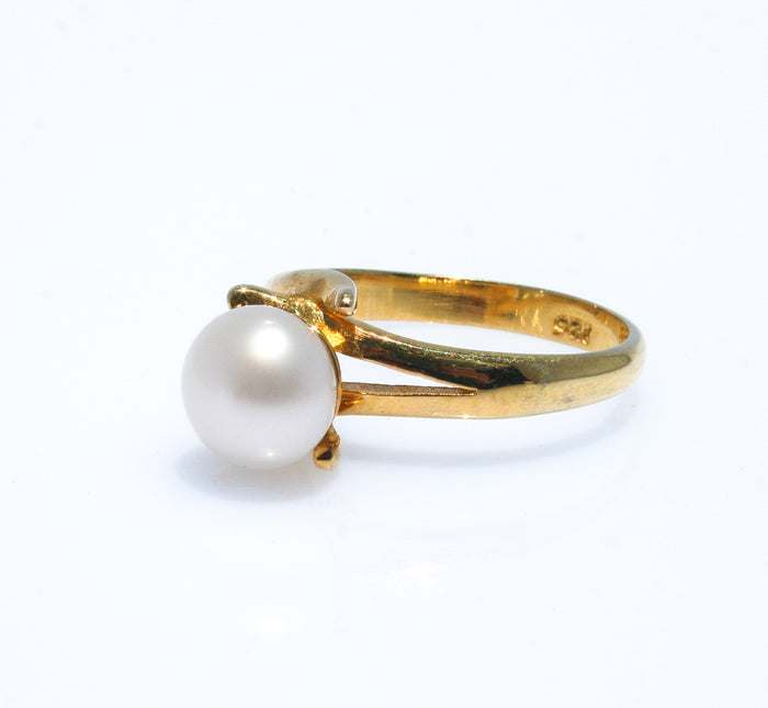 Classic Pearl Ring Gold crafted in gold vermeil over 925 sterling silver with freshwater pearl