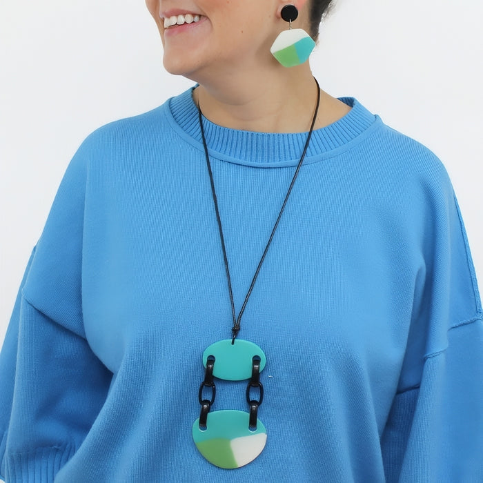 Coastal Cora Link Pendant Necklace