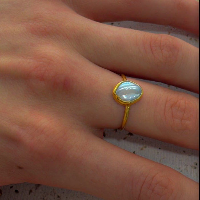 Drift pearl ring gold with organic keshi pearl close up Broome designed jewellery