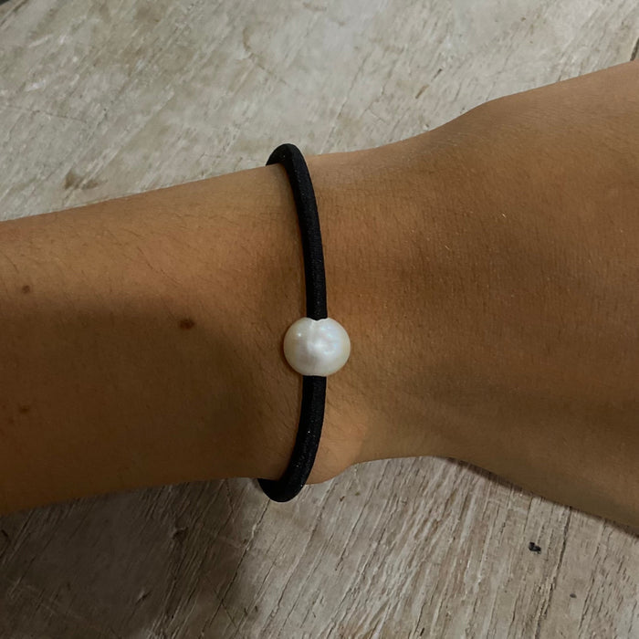 Ebony Shores Pearl Stretch Bracelet