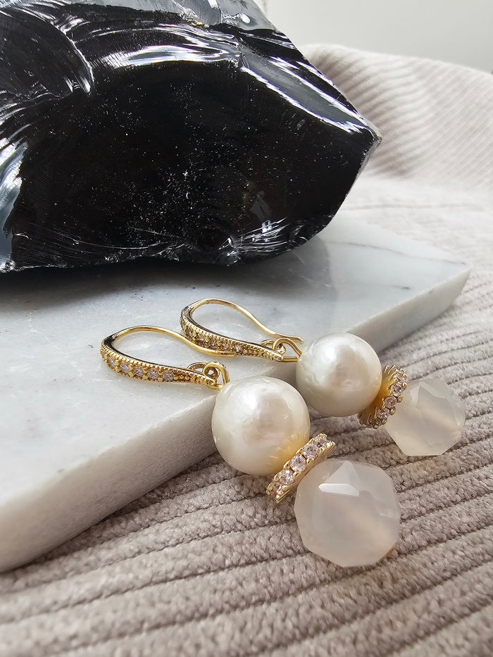 Elegant Freshwater Pearl With White Agate Earrings SE027