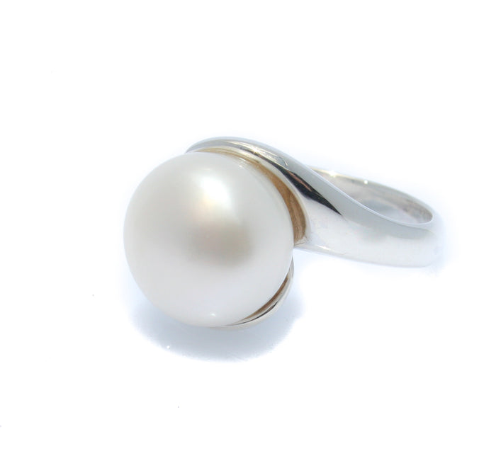 ladies pearl ring