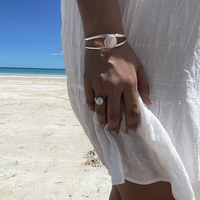 Bezel pearl sliver cuff