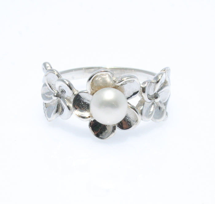 frangipani flower ring with pearl