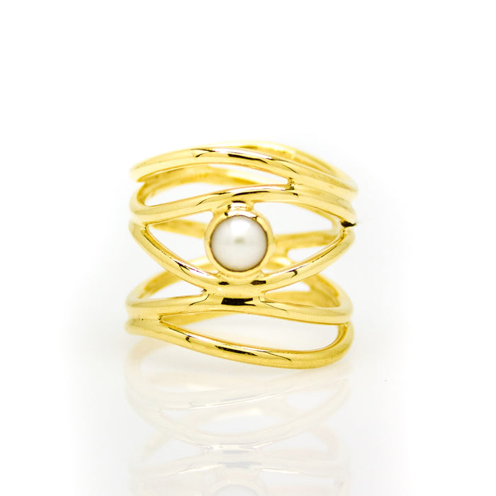 gold wire ring with pearl