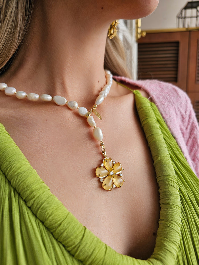 Irregular Freshwater Pearls With Citrine Flower Pendant Lariat Necklace RN011