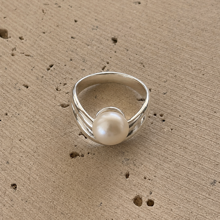 Moon Tide Pearl Ring Silver