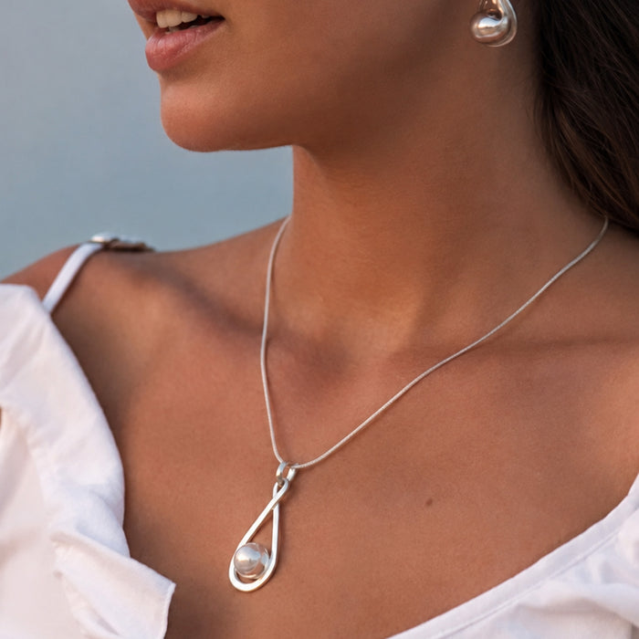 moonlight bay pearl pendant featuring a freshwater pearl set in sterling silver