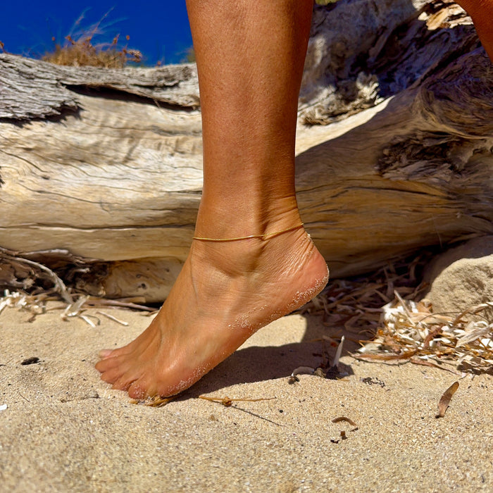 minimalist gold anklet