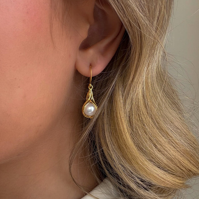 Ocean Embrace Pearl Earrings Gold | Gold Vermeil Freshwater Pearl Earrings