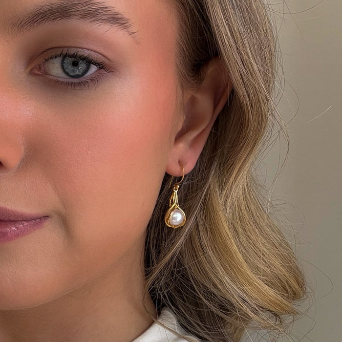Ocean Embrace Pearl Earrings Gold | Gold Vermeil Freshwater Pearl Earrings