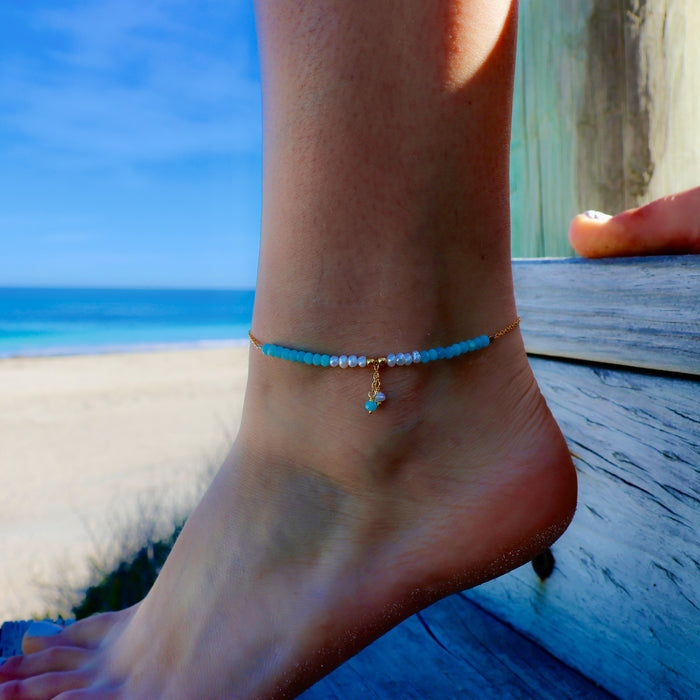 dianty anklet with blue gemstones and pearls on a gold chain