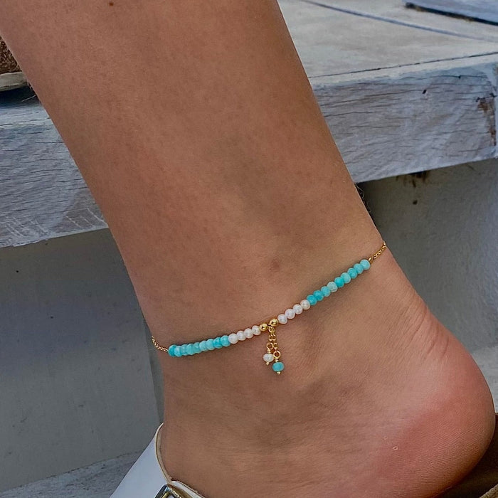 Pearl anklet with blue gemstones in gold