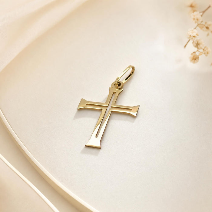Openwork Cross Pendant in 18K Gold