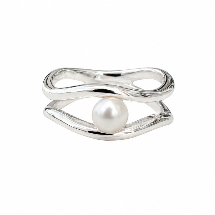 Silver ring a small pearl