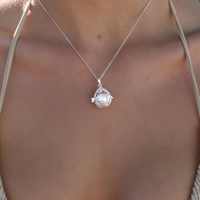 Pearl Locket Silver Pendant crafted in premium 925 sterling silver featuring a genuine freshwater pearl suspended beneath a timeless coastal-inspired silver locket design.