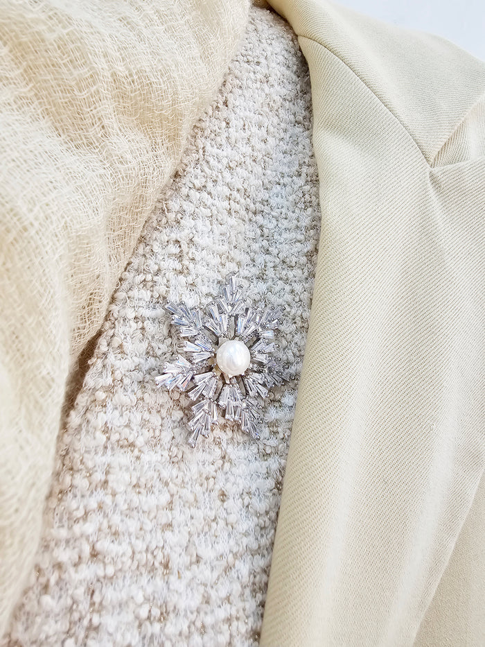 Pearl Setting Snowflake Shaped Brooch QP005