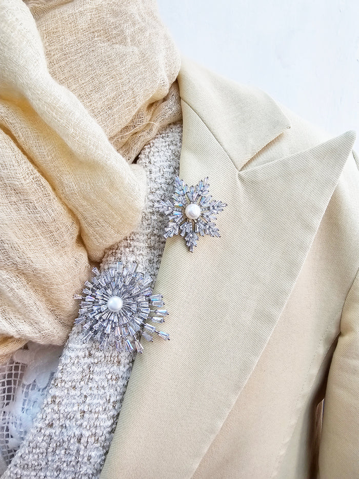 Pearl Setting Snowflake Shaped Brooch QP005