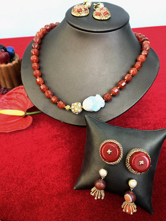Red Agate With Baroque Pearl Short Necklace HN034 - FARRA