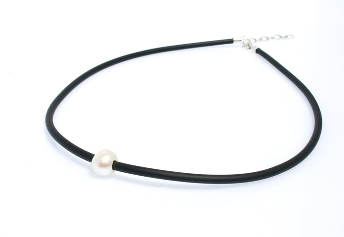 Sandswept Shores Pearl Neoprene Necklace