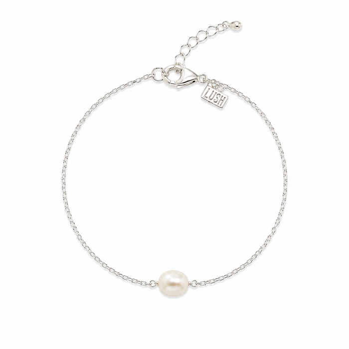 Ocean Pearl Bracelet Silver featuring a genuine freshwater pearl on a delicate 925 sterling silver adjustable chain.