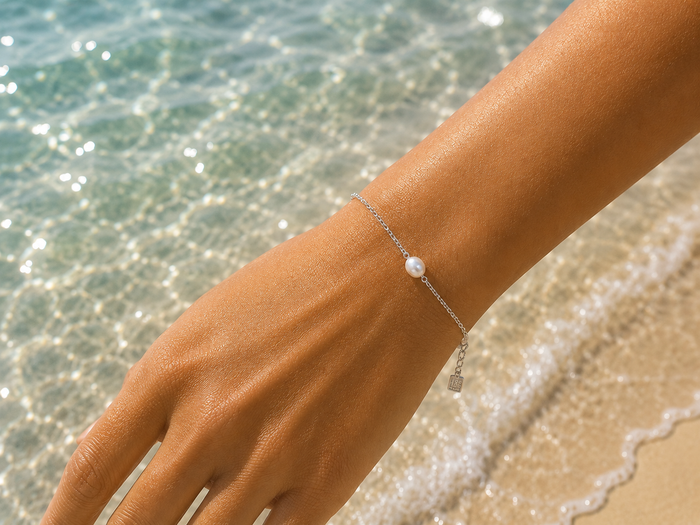Ocean Pearl Bracelet Silver featuring a genuine freshwater pearl on a delicate 925 sterling silver adjustable chain.