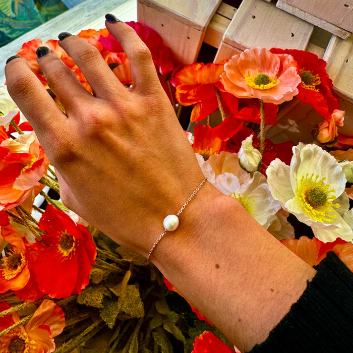 dainty rose gold bracelet with dainty pearl