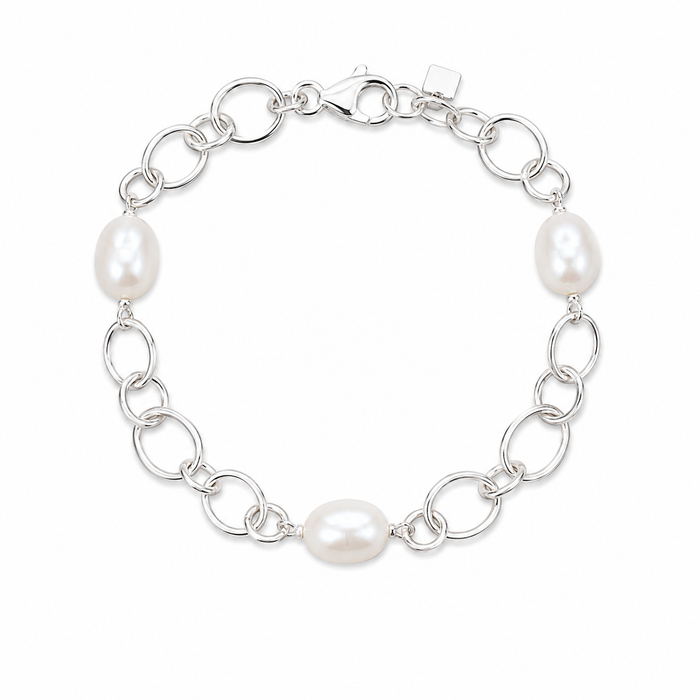 Freshwater pearl bracelet with chunky sterling silver chain links, with a soft coastal-inspired look.