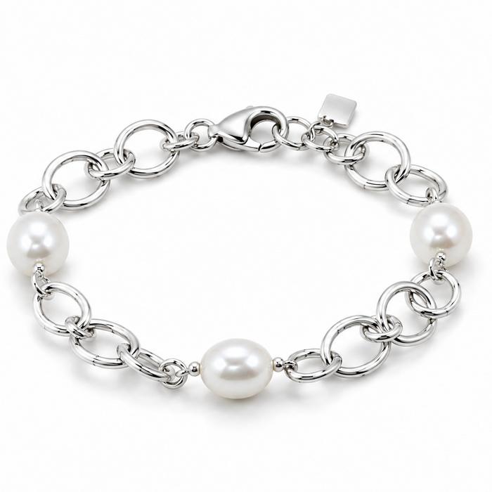 Freshwater pearl bracelet with chunky sterling silver chain links, with a soft coastal-inspired look.