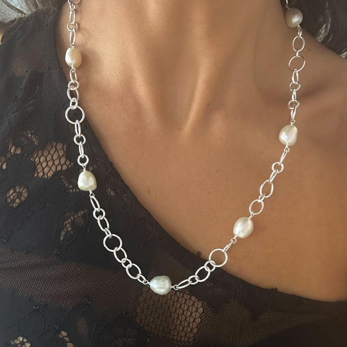 Sunset Beach pearl necklace with freshwater pearls on sterling silver link chain