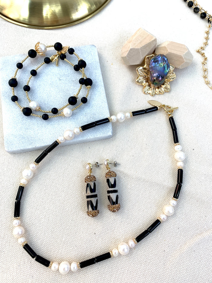 Tube Black Agate With White Pearls Short Necklace HN041 - FARRA