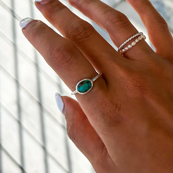 daiinty oval turquoise ring