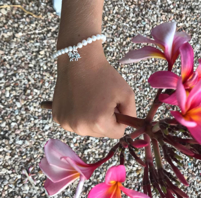 Unicorn charm pearl bracelet