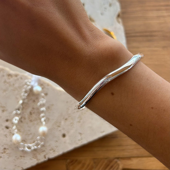 wavy single bangle